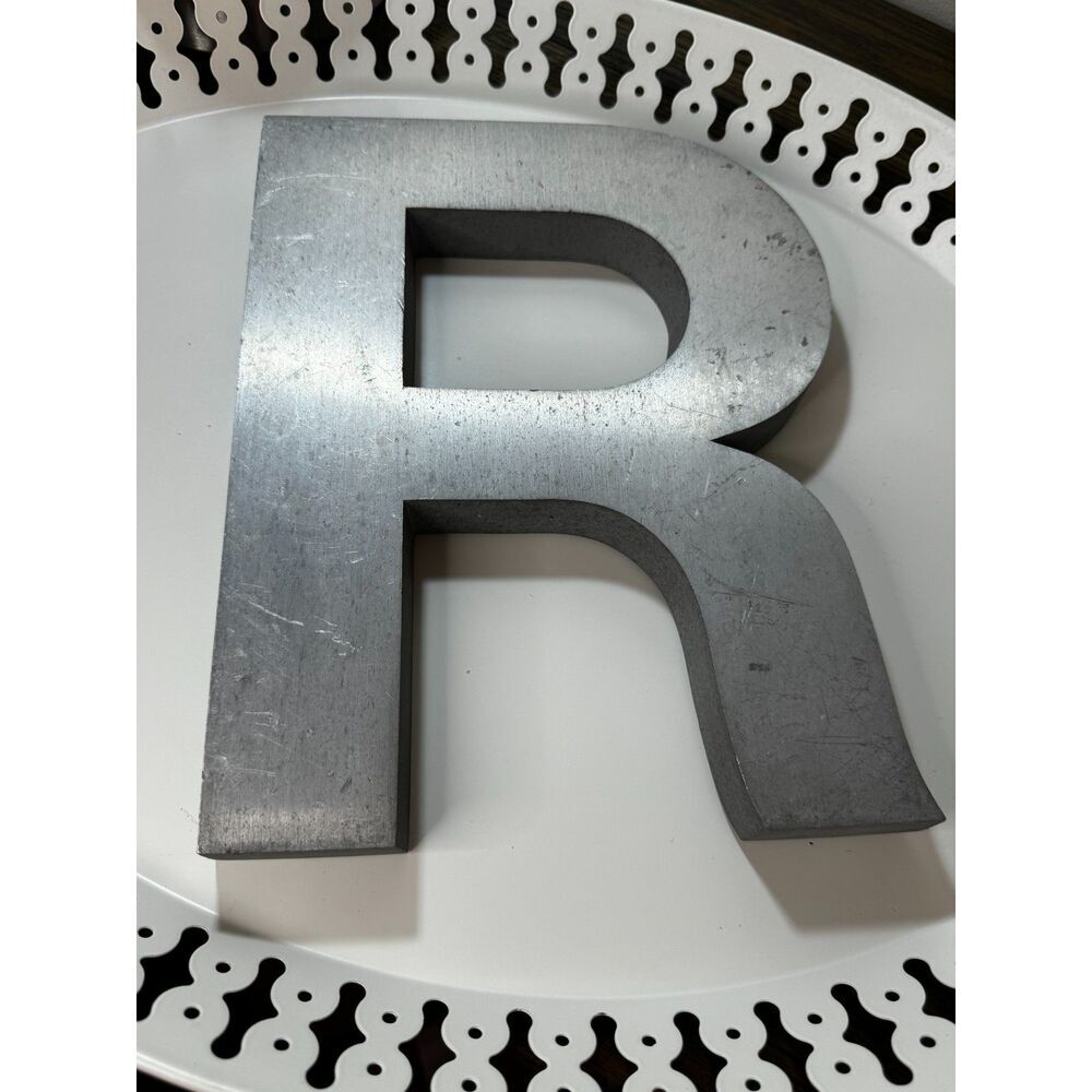 Vintage Industrial Chic metal letter - salvaged sign letter R - Picture 5 of 5